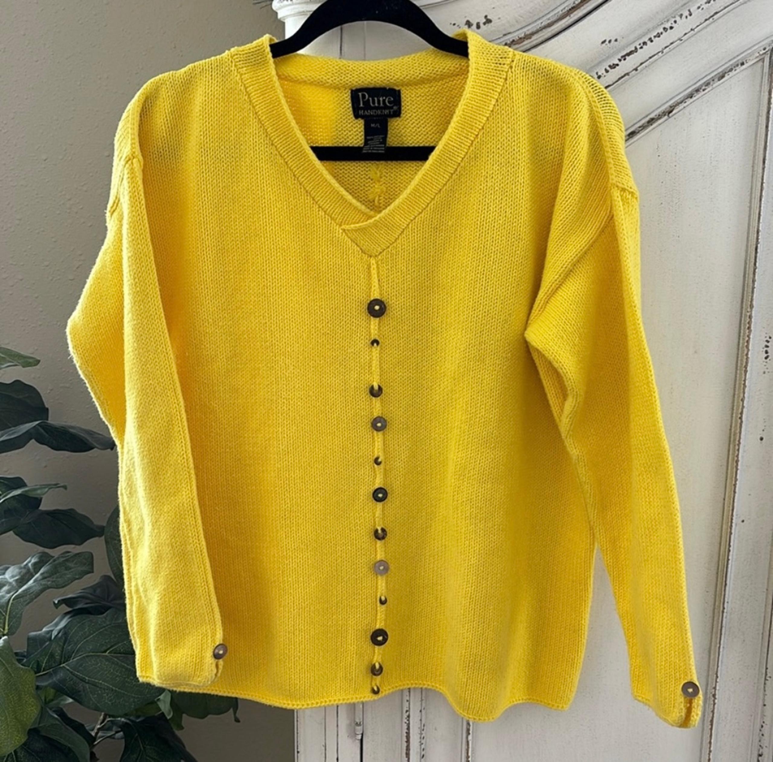 Pure Handknit V-Neck Sweater Women Size M/L
Yellow Button Cotton Knitted