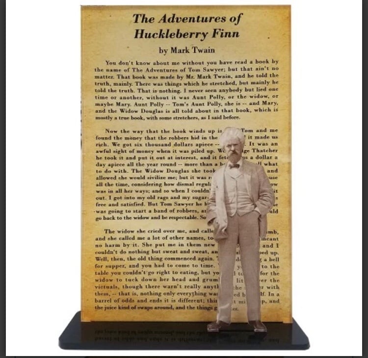 MARK TWAIN -- ADVENTURES OF HUCKLEBERRY FINN ACRYLIC DISPLAY FREE SHIPPING!