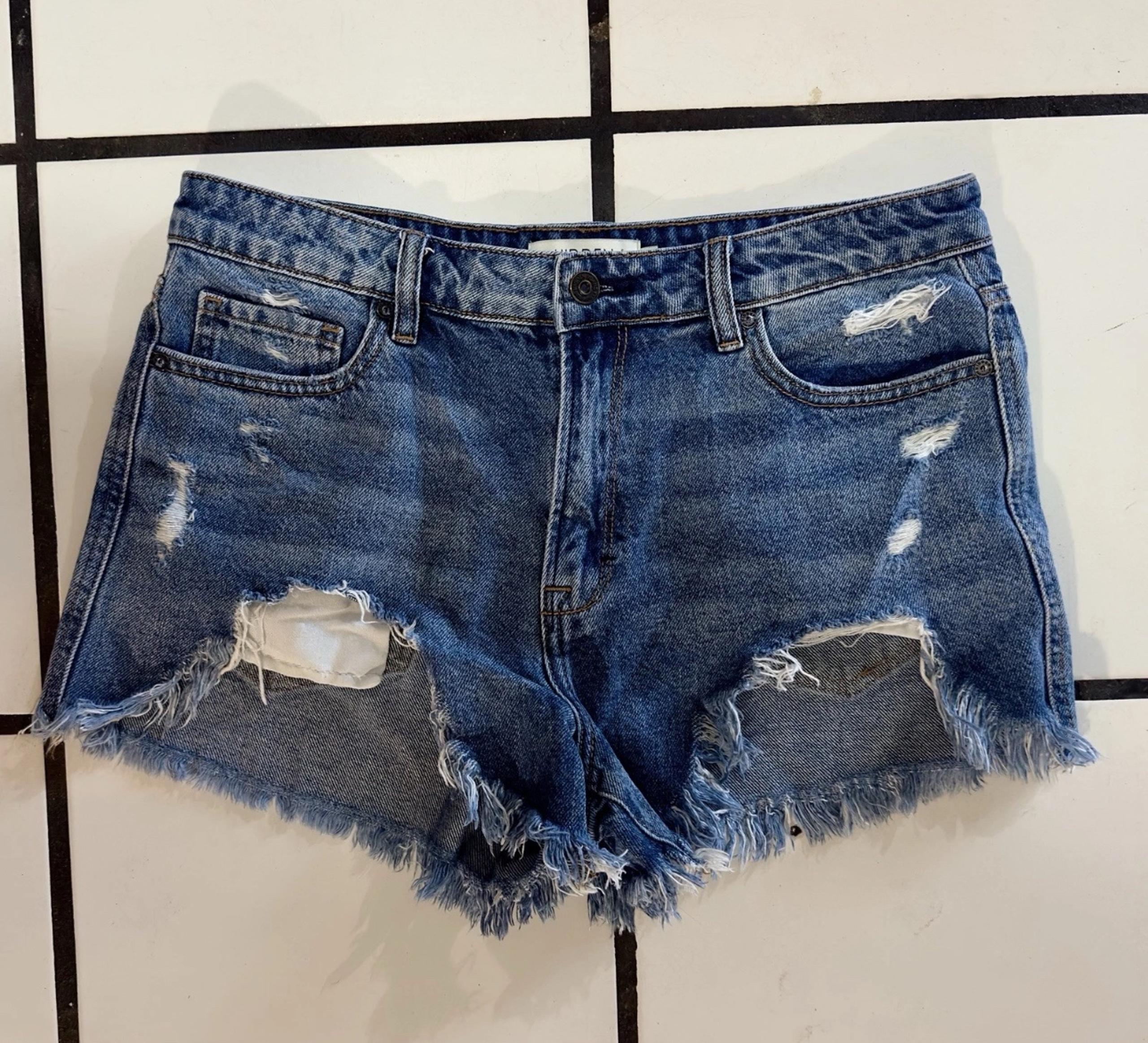 PACSUN Hidden high Rise Frayed Destroyed Shredded Cut Off Jean Shorts L Festival