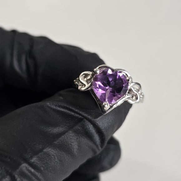 Sterling Silver 925 Amethyst Heart-Shaped Purple Silver Ring