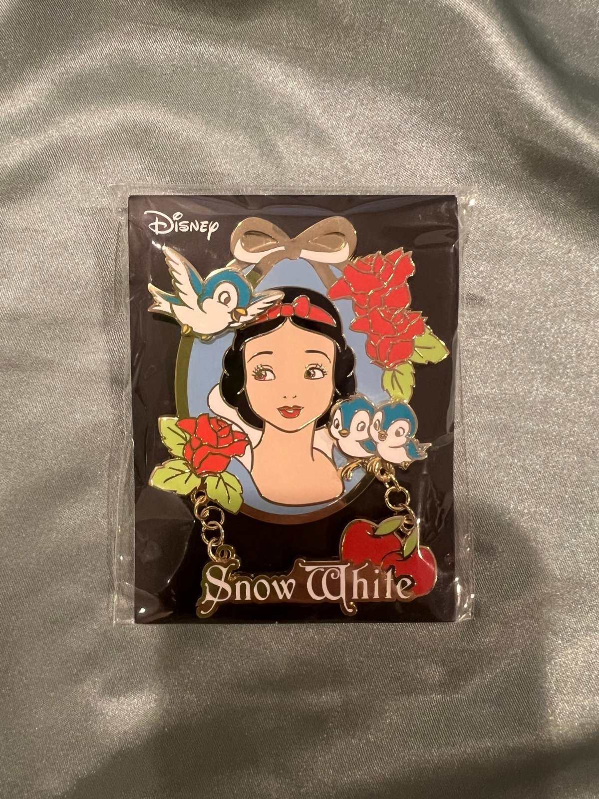 Japan Exclusive Disney Licensed Pin - Snow White