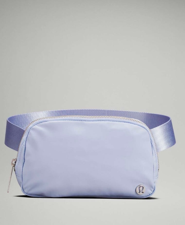 Lululemon Everywhere Belt Bag pastel blue