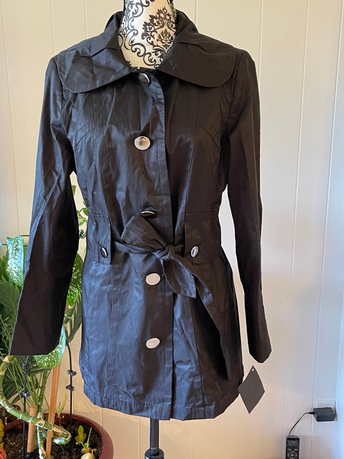 Beautiful brand new elegant trench coat