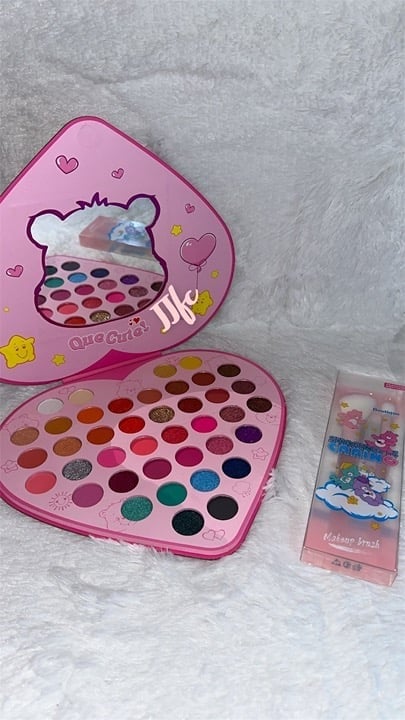 Carebears eyeshadow and brush set