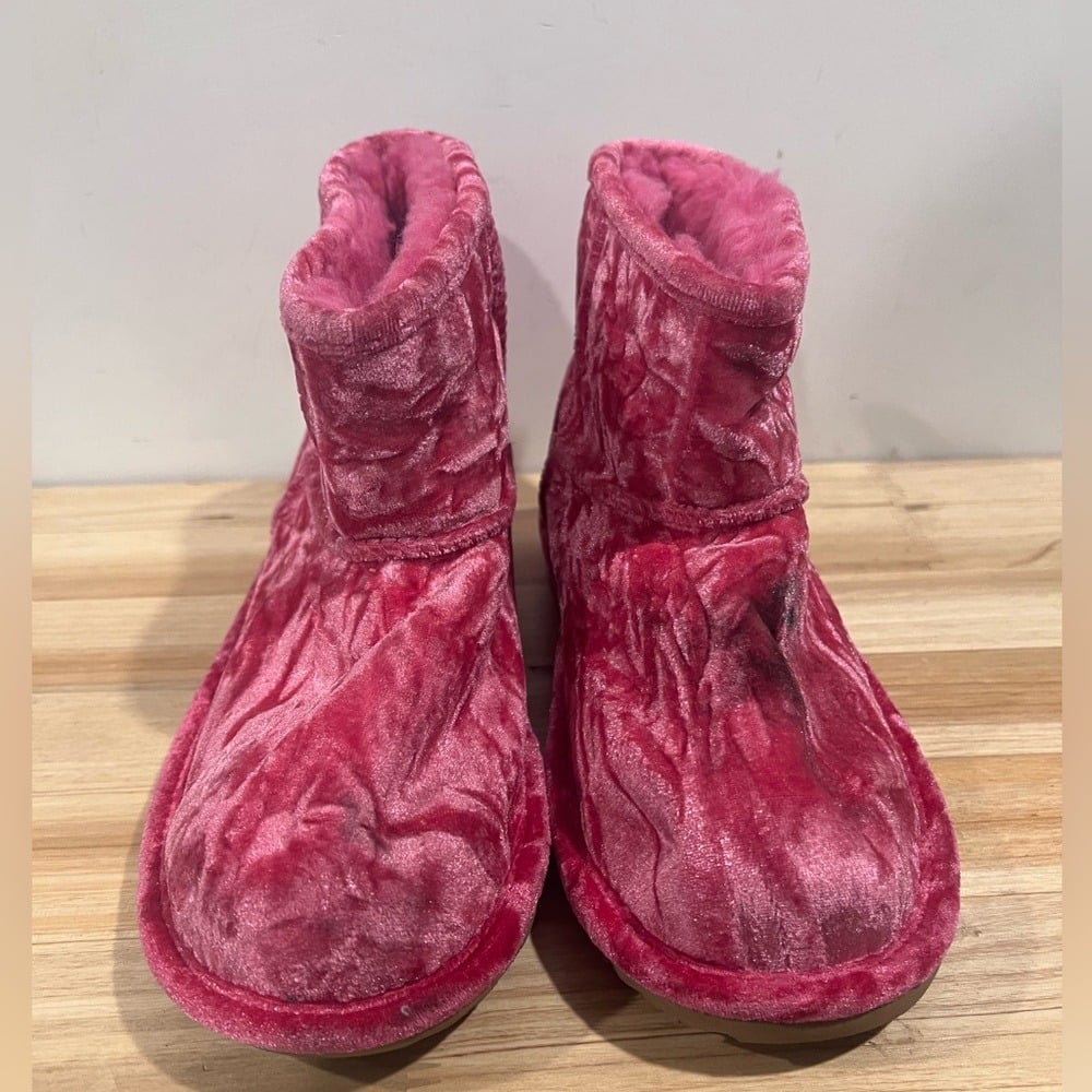 UGG 1142070K Mini II Velvet Boot Booties Pink size 5