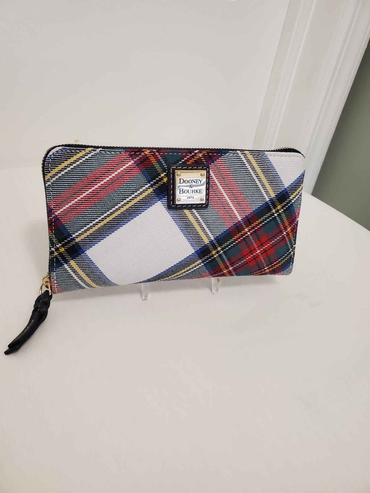 EC Dooney & Bourke Large Tarten Plaid Zip Close Accordian Wallet, Classic