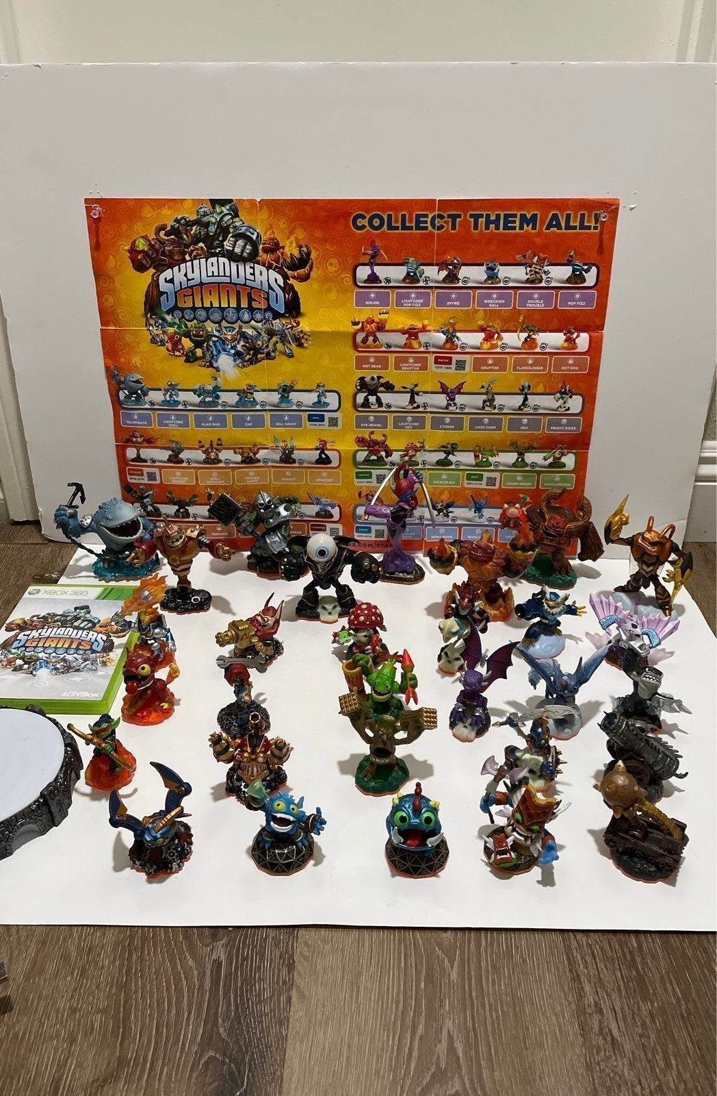 Skylanders: Giants on Xbox 360 bundle lot 30/50 figures game +portal NO poster