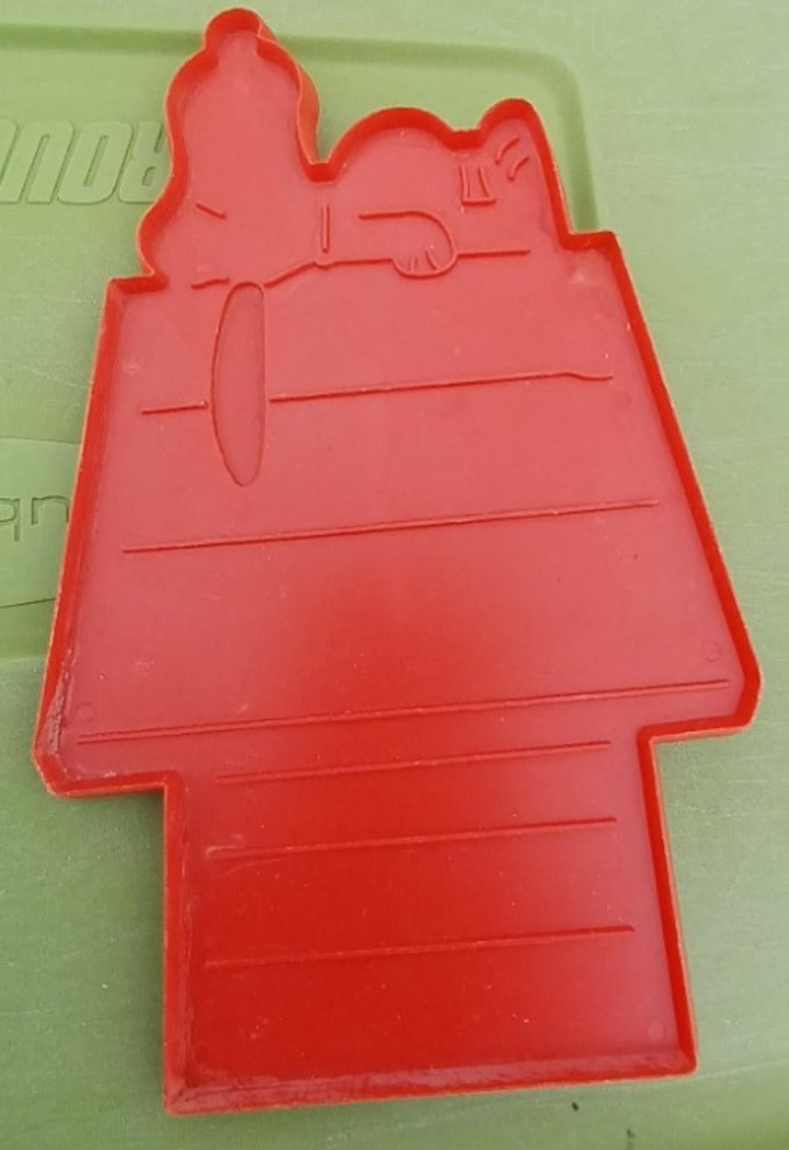 Cookie Cutter Hallmark Snoopy Doghouse Peanuts