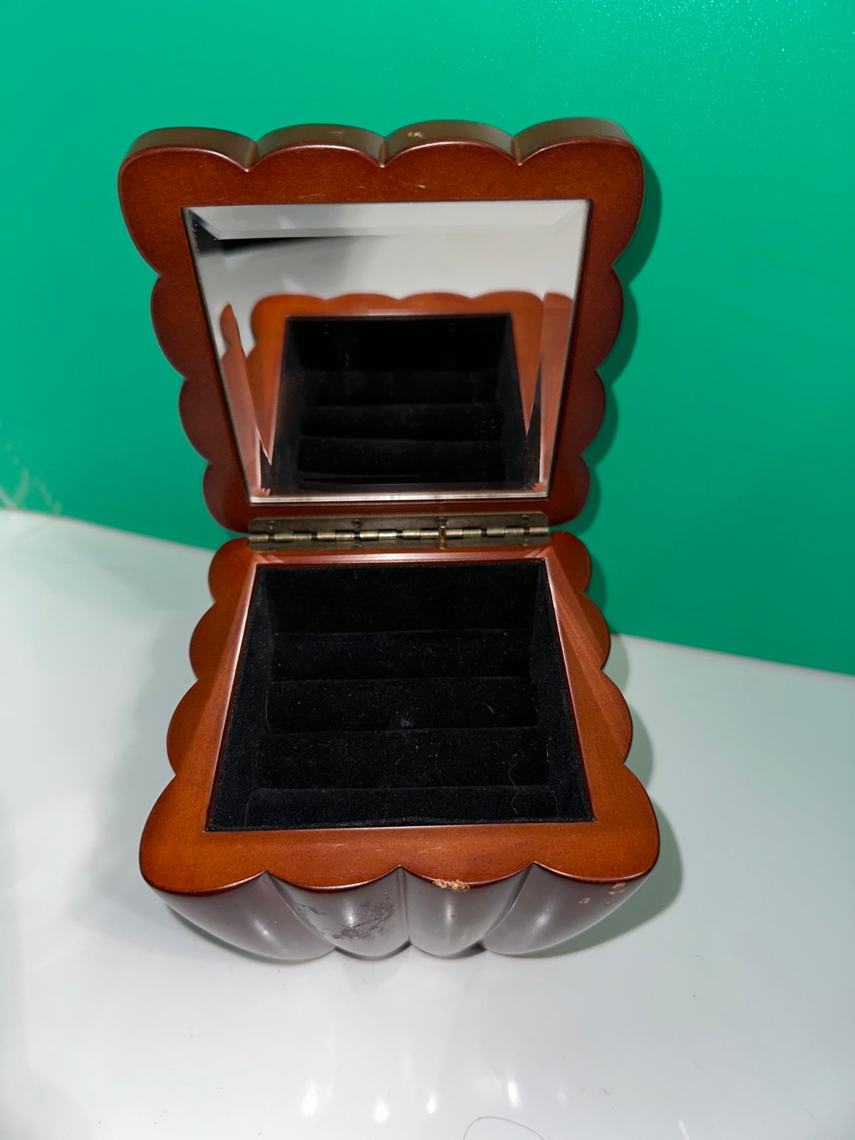 Bombay musical jewelry box
