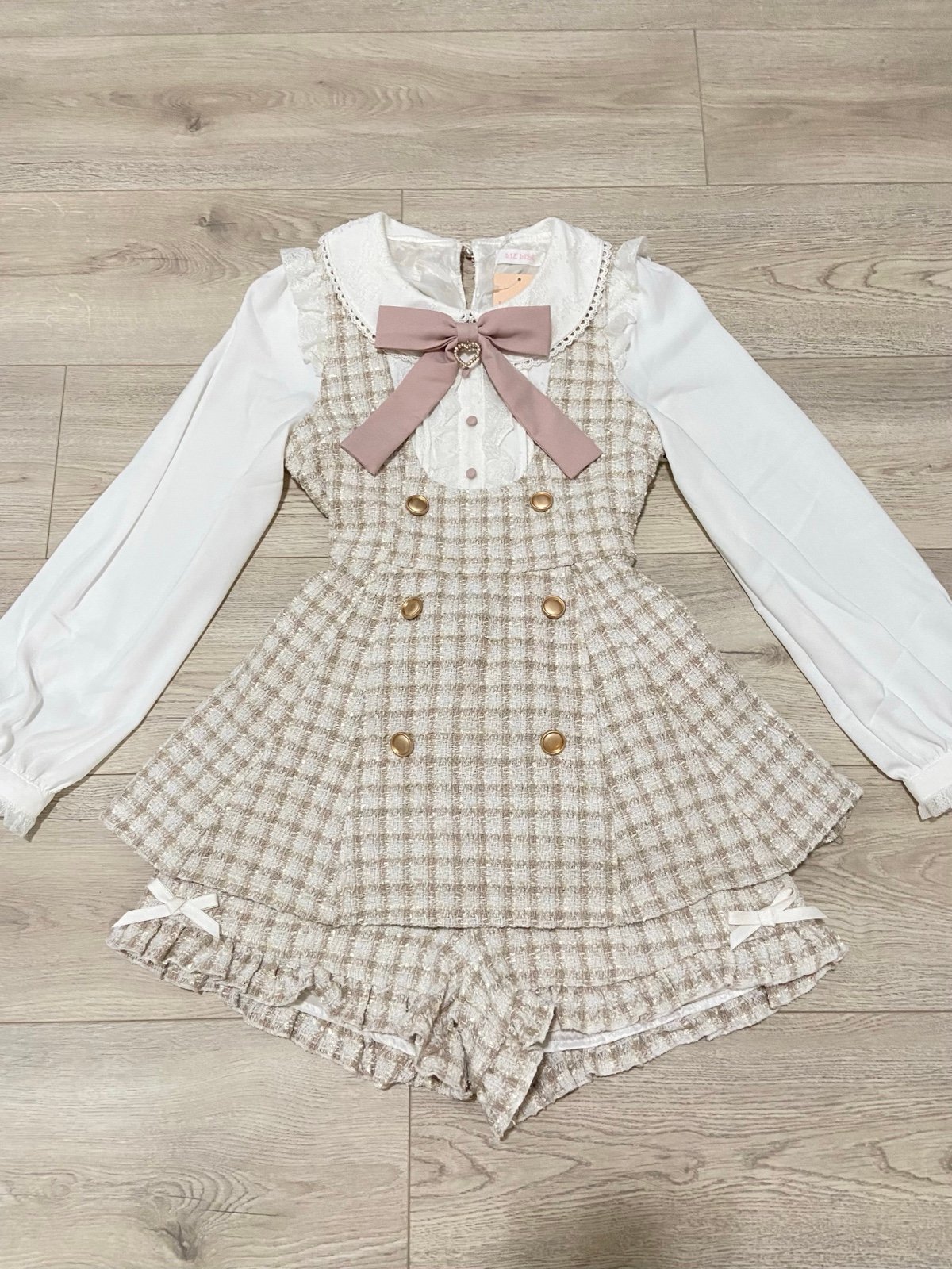liz lisa beige tweed setup