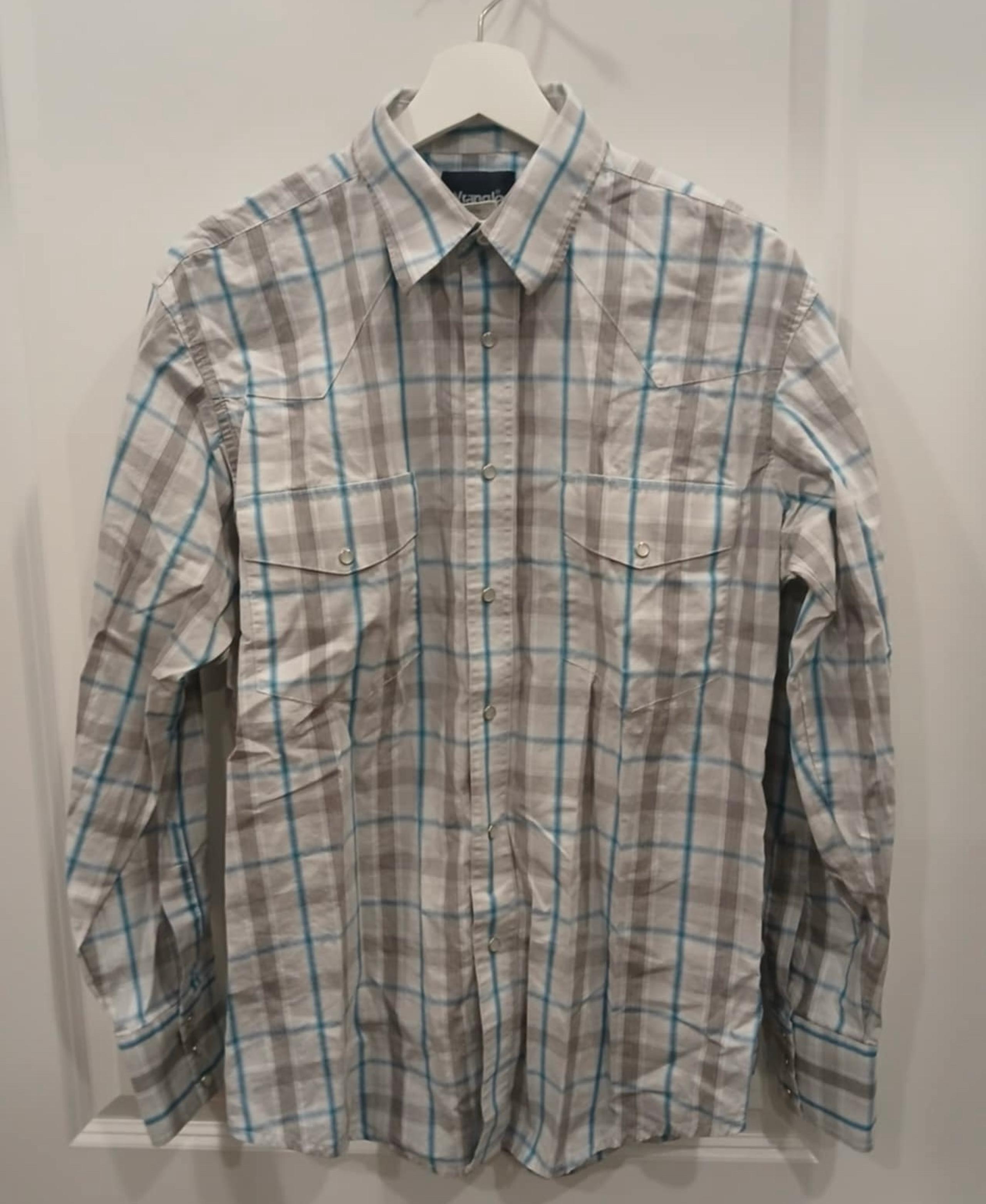 Wrangler Women's Pearl Snap Button Down Shirt Long Sleeve Size Medium Grey Blue