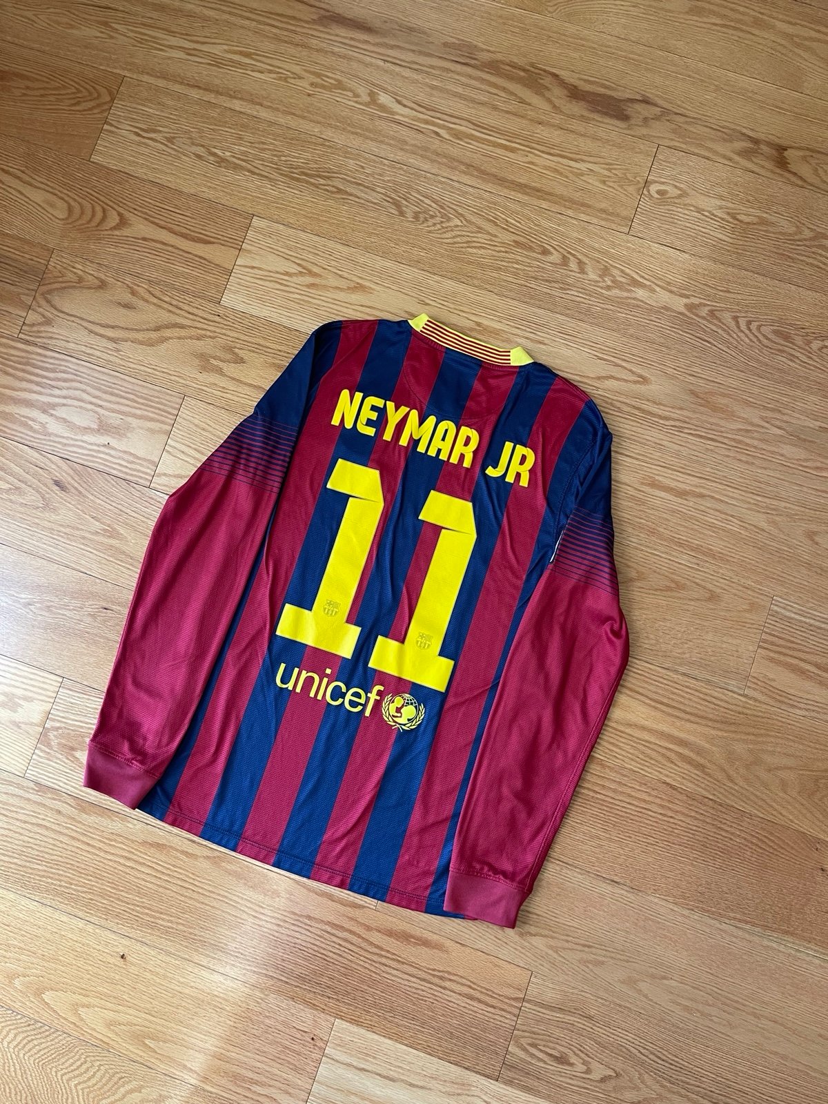 Nike FC Barcelona NEYMAR JR 2013/14 home jersey (Size Small)
