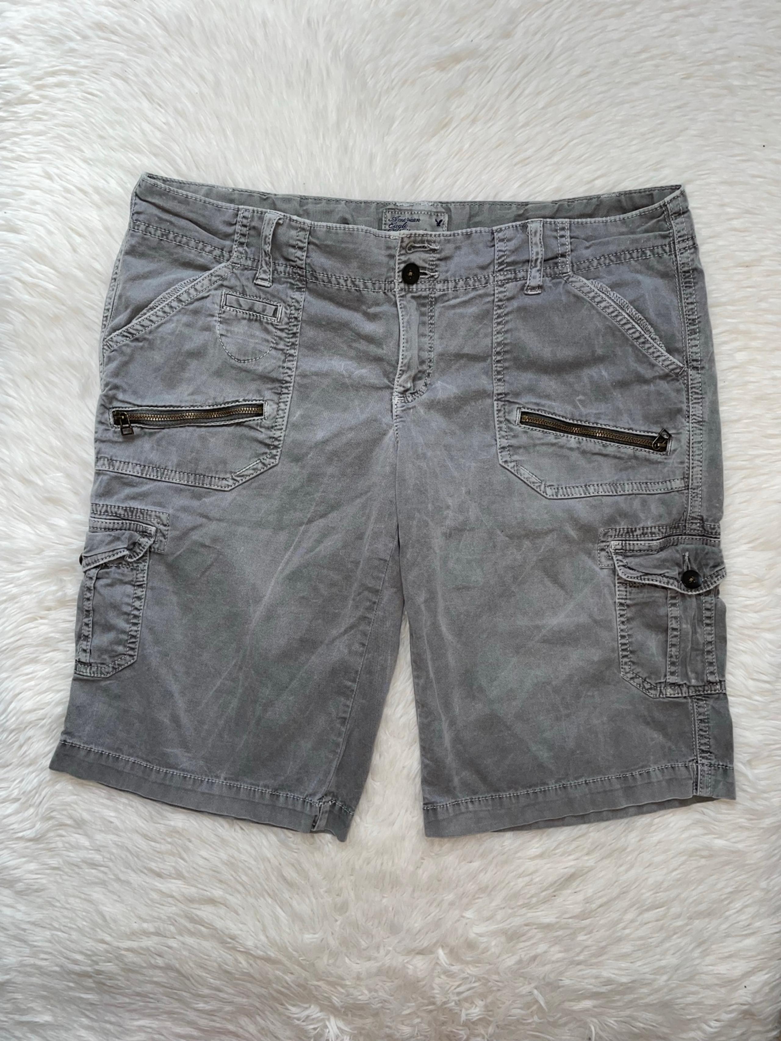 American Eagle gray cargo shorts women's size 6 pockets stretch 11.5" inseam