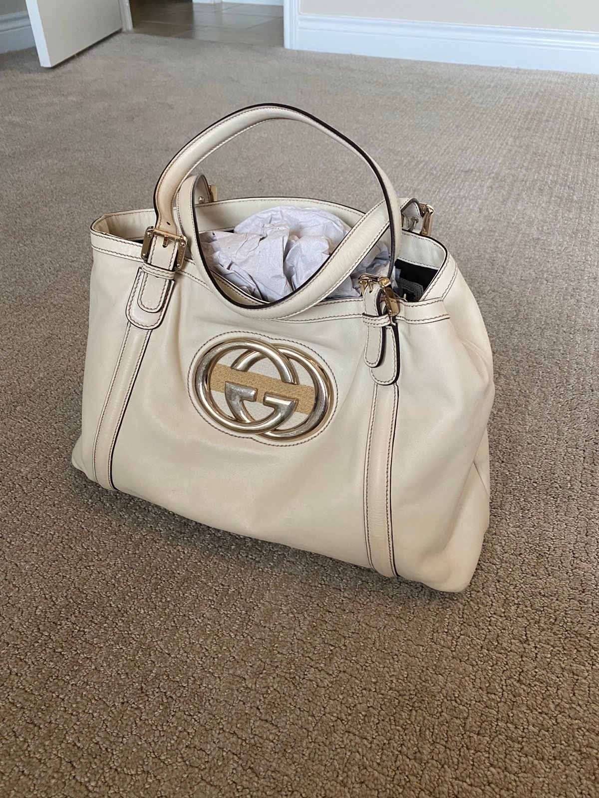 Gucci leather purse