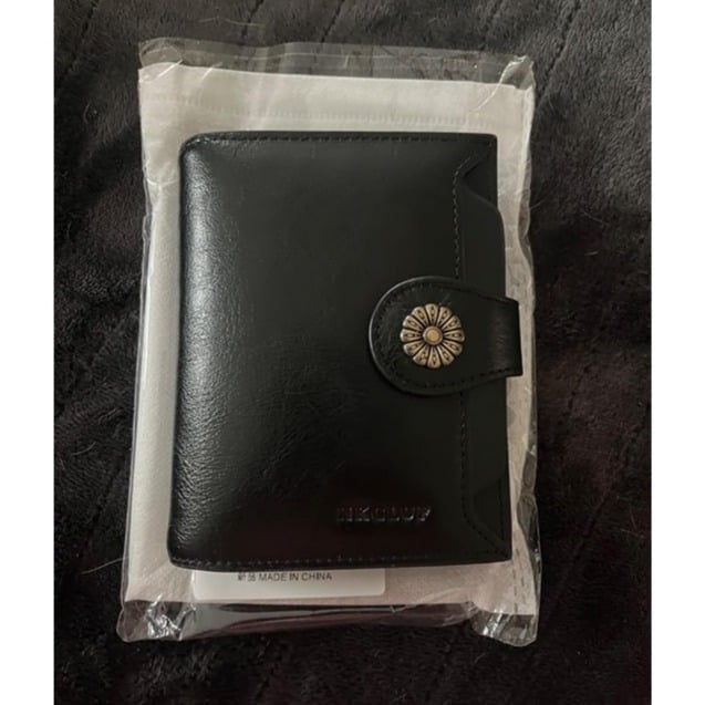 New Women's Small RFID Blocking Leather Bifold Wallet, Card Holder - Black
