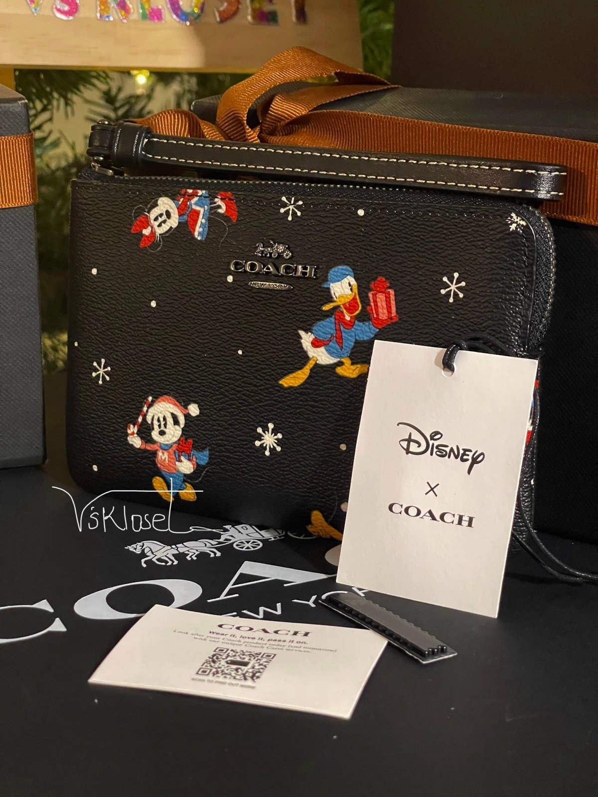 ❤️Coach Limited Edition Wristlet Wallet