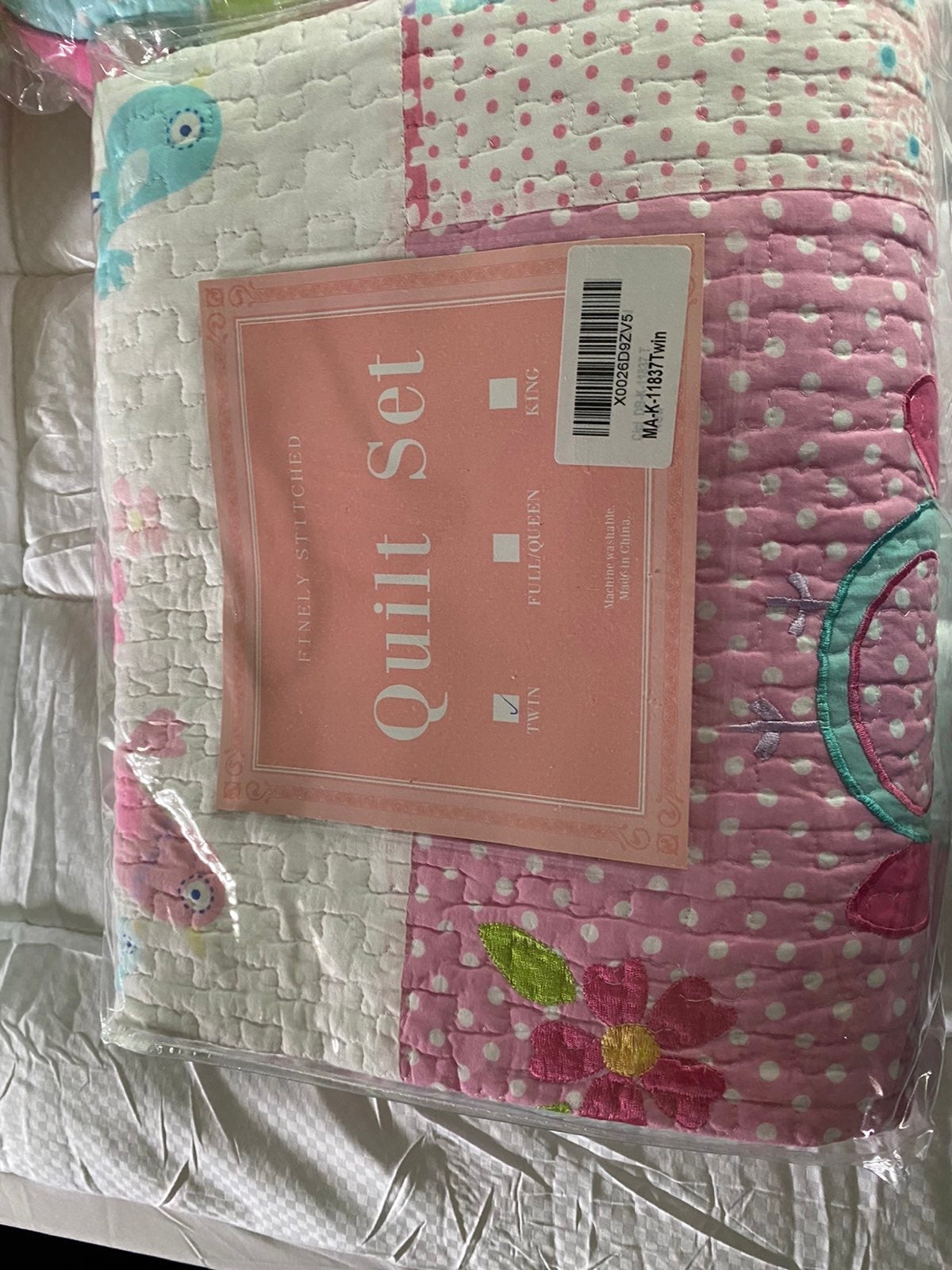 Kids quilted comforter twin sized with pillows brand new in packaging.
