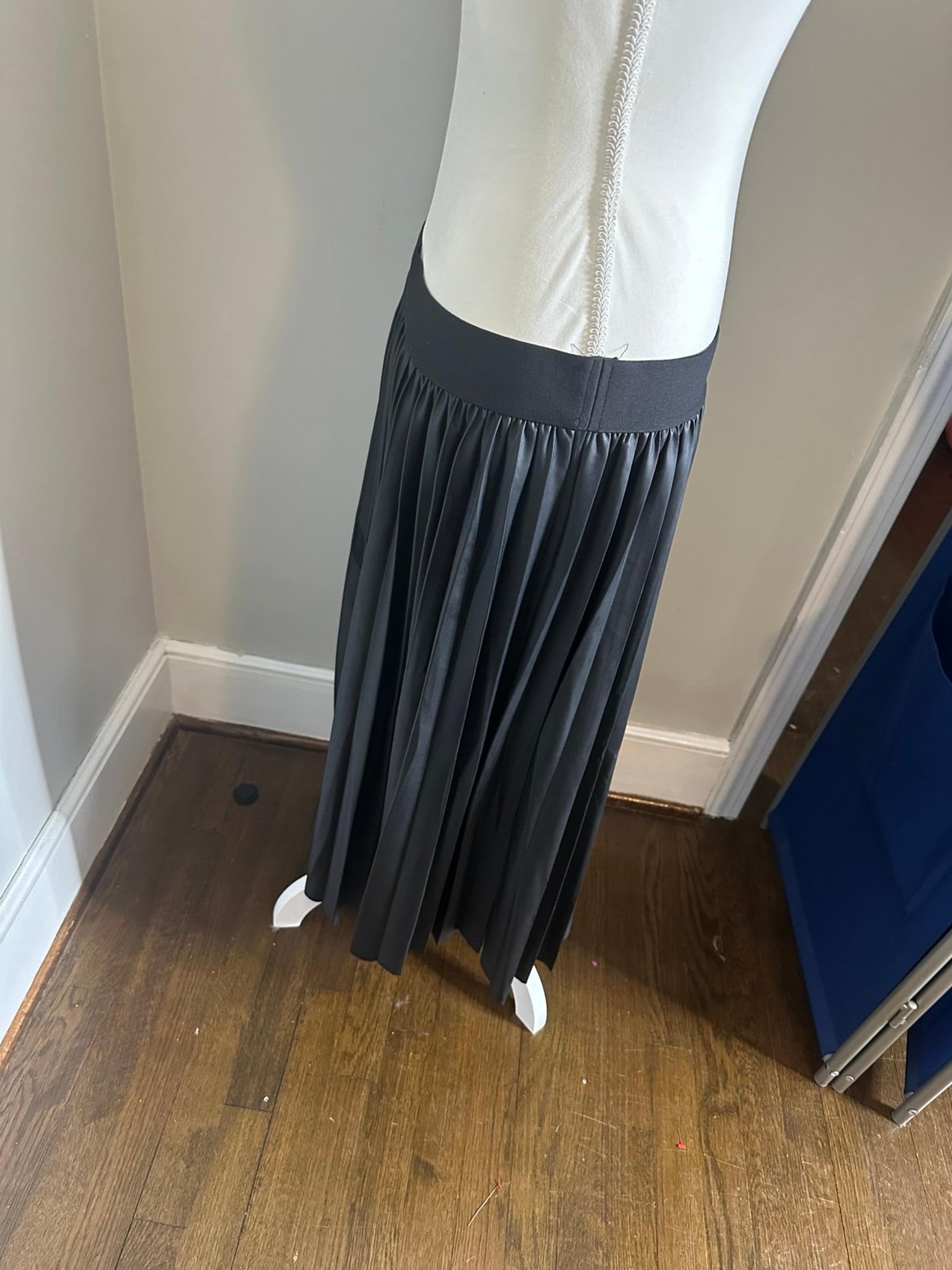 Torrid pleated skirt