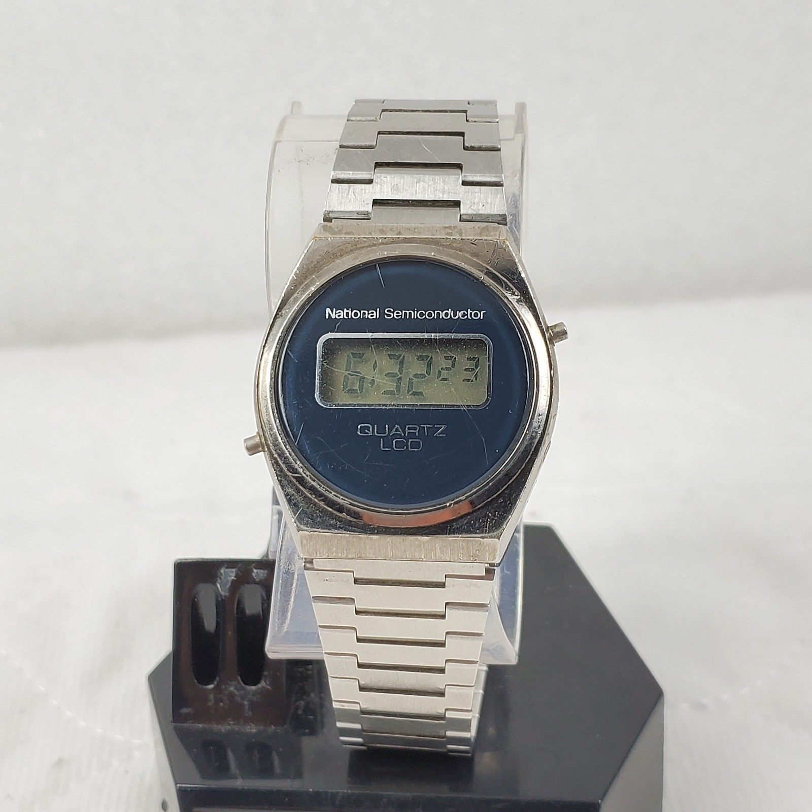 RARE VINTAGE NATIONAL SEMICONDUCTOR LCD DIGITAL QUARTZ MEN'S WATCH NEW BATTERY