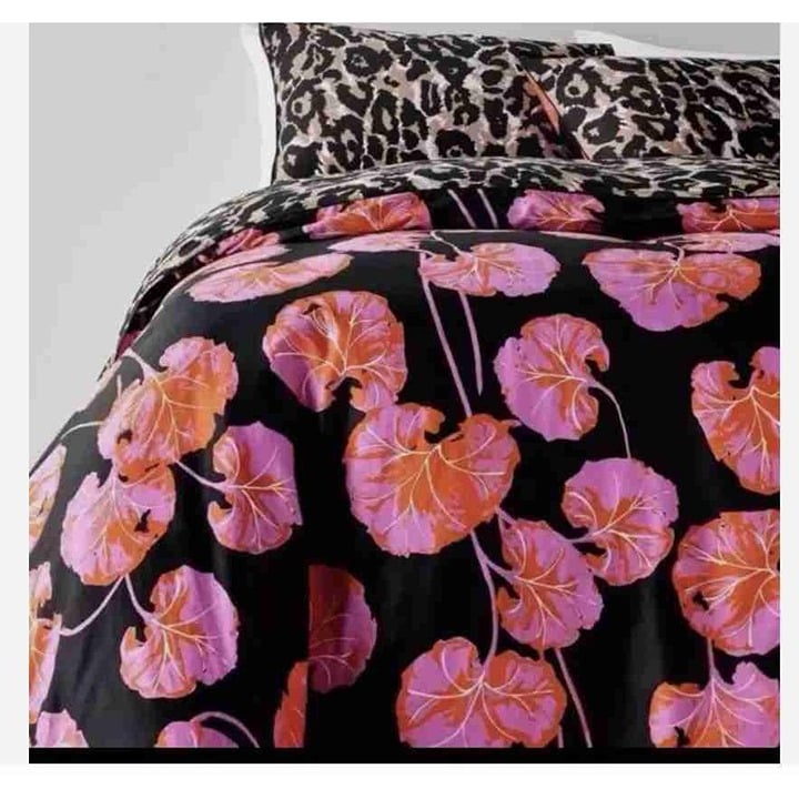New! DVF Diane Von Furstenberg Leopard/Geranium Leaf Full/Queen Comforter Set