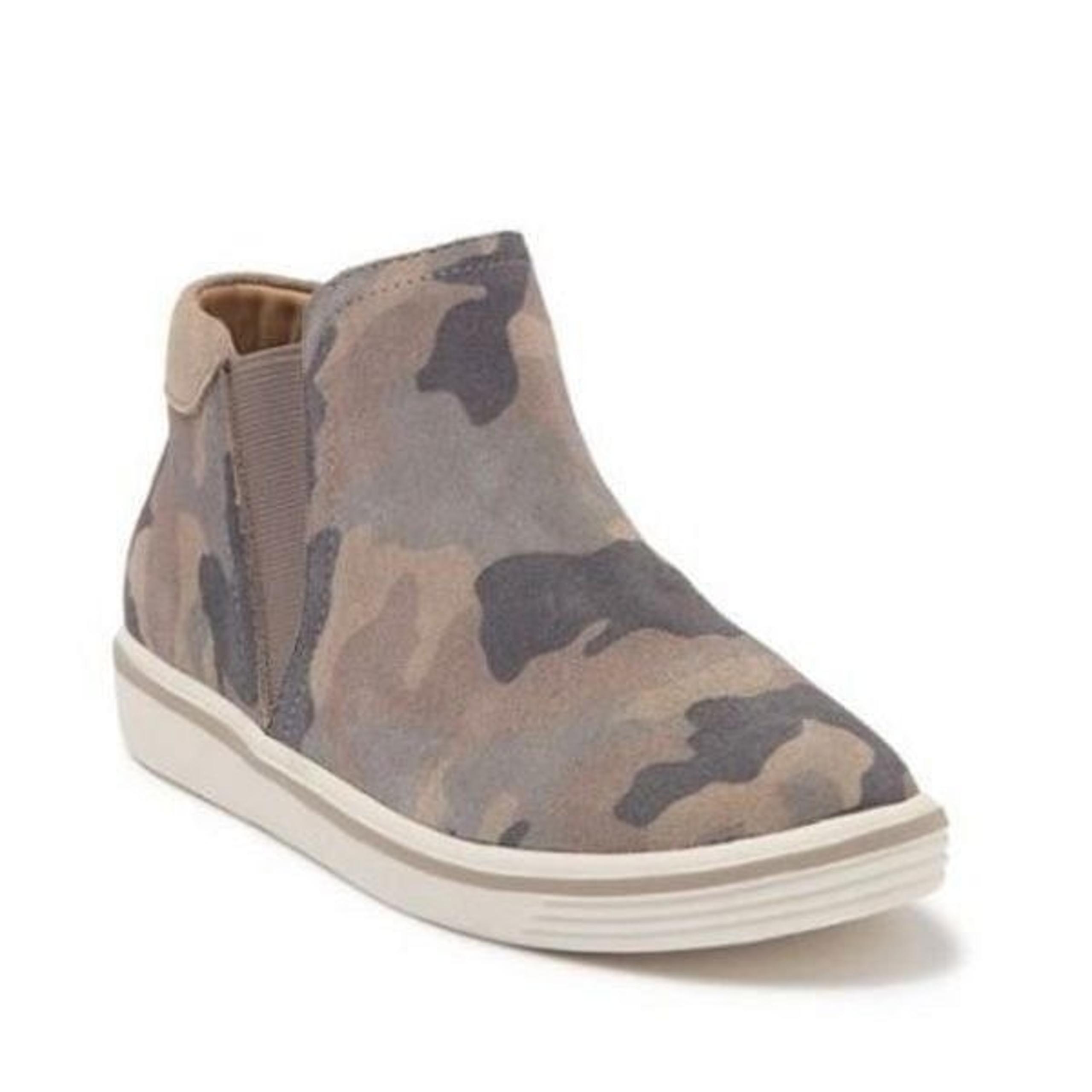 Me too Sneakers Womens Size 6.5 Chelsea Leather Camouflage Print Pull On Shoes