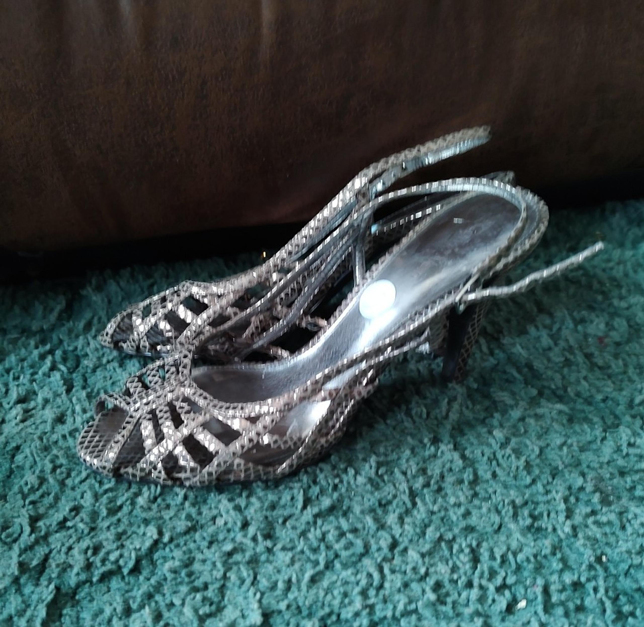 Calvin Klein Gray peep Toe High Heel Sandals Ankle Strap 6