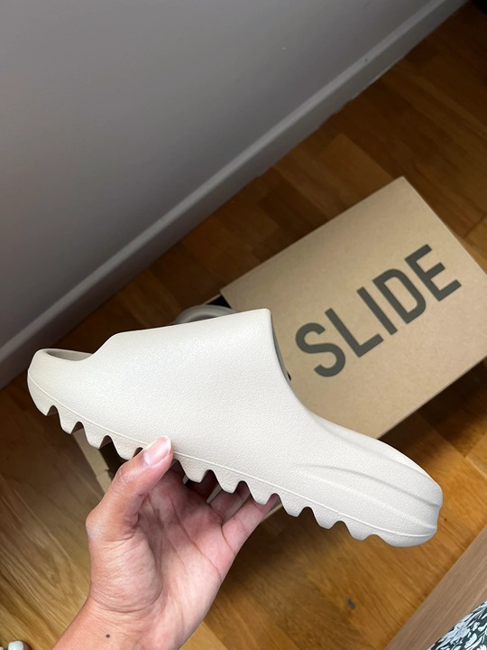 Size 6 Slippers yeezy slides