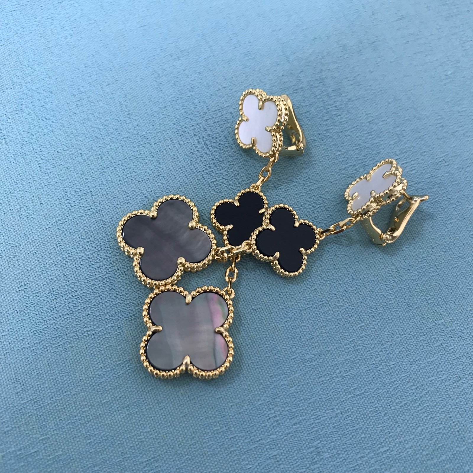18K Yellow Gold Mother of Pearl Black Onyx 3 Motifs Magic Earrings