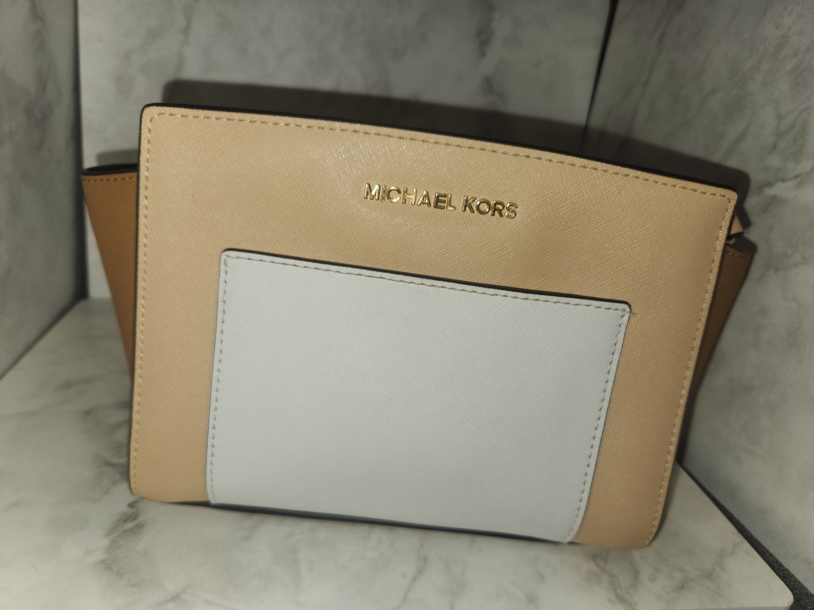 Michael Kors Selma Pocket Medium Messenger Leather Nude Peanut