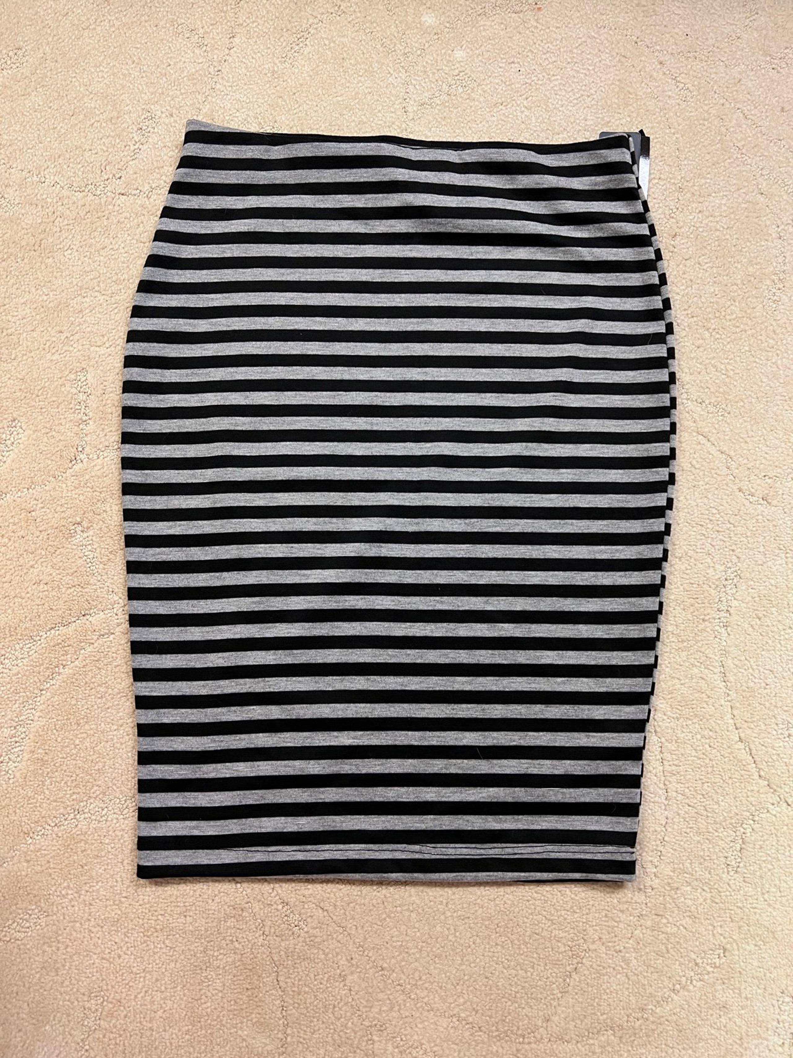 BCX Black and Gray Pencil Skirt