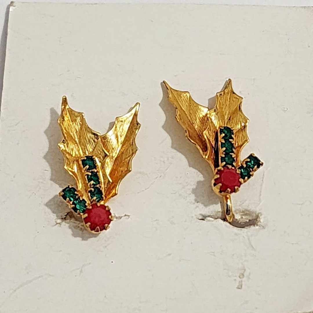 VTG Christmas Holly Rhinestone Earrings Clip On Goldtone Red Green Stones RARE