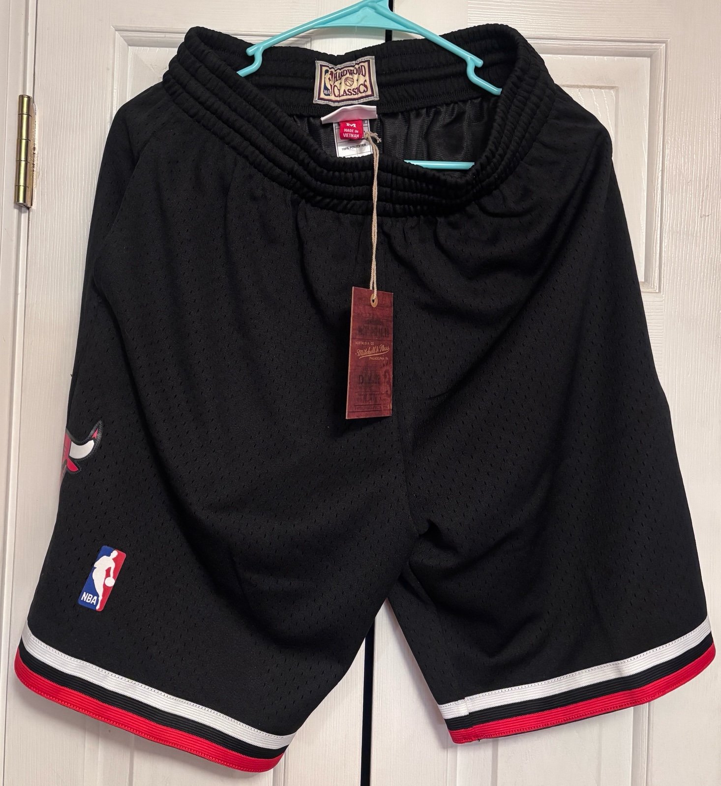 Men's Black Chicago Bulls 97/98 Hardwood Classics Swingman Basketball Short M