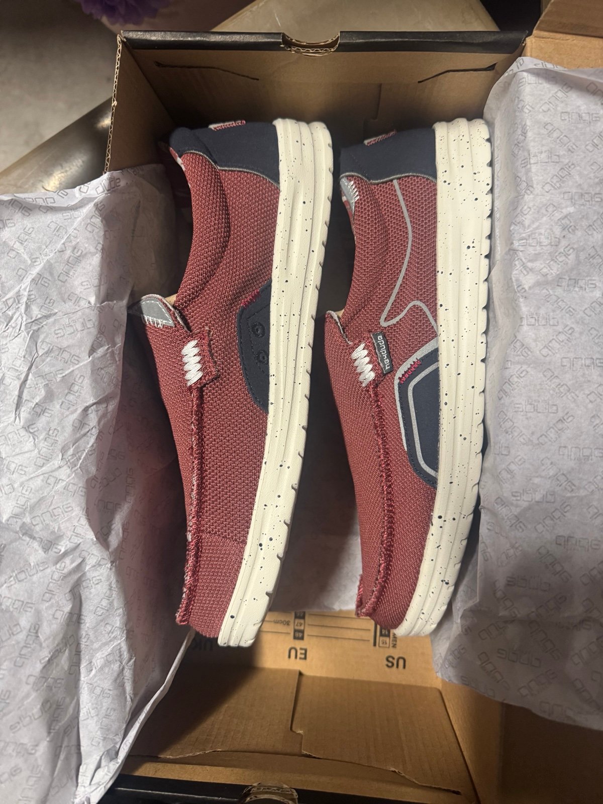 Men new hey dude shoes size 9