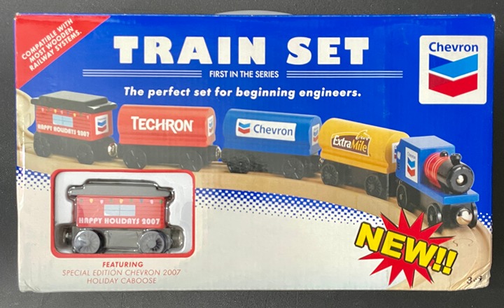 Ertl 2007 Chevron Wooden Train Set for Beginner Engineers NIB Holiday Edition