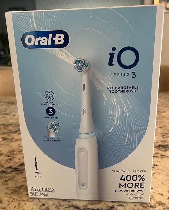 Oral-B iO Series 3 Rechargeable Electric Toothbrush - Matte White