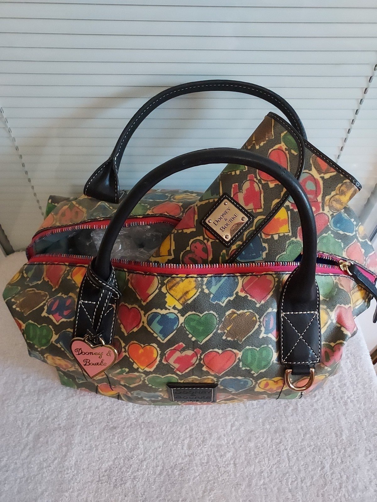 DOONEY & BOURKE RAINBOW HEARTS HANDBAG & CREDIT CARD WALLET