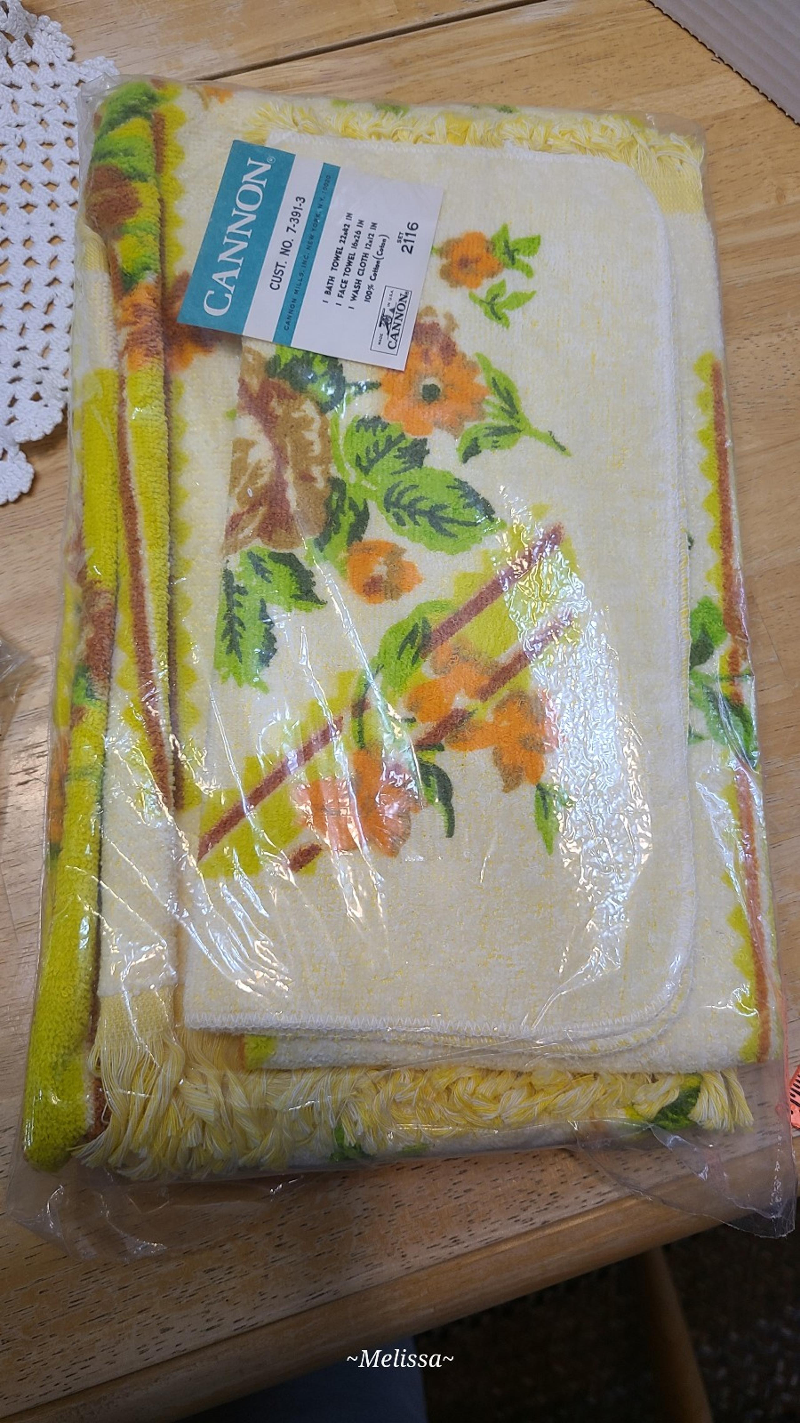 Vintage Flower 1970's Cannon Towel Set NOS