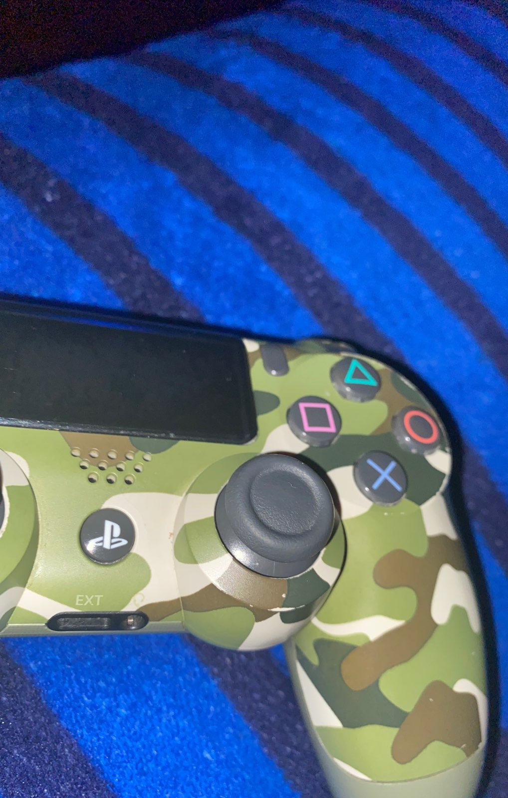 PS4 controller