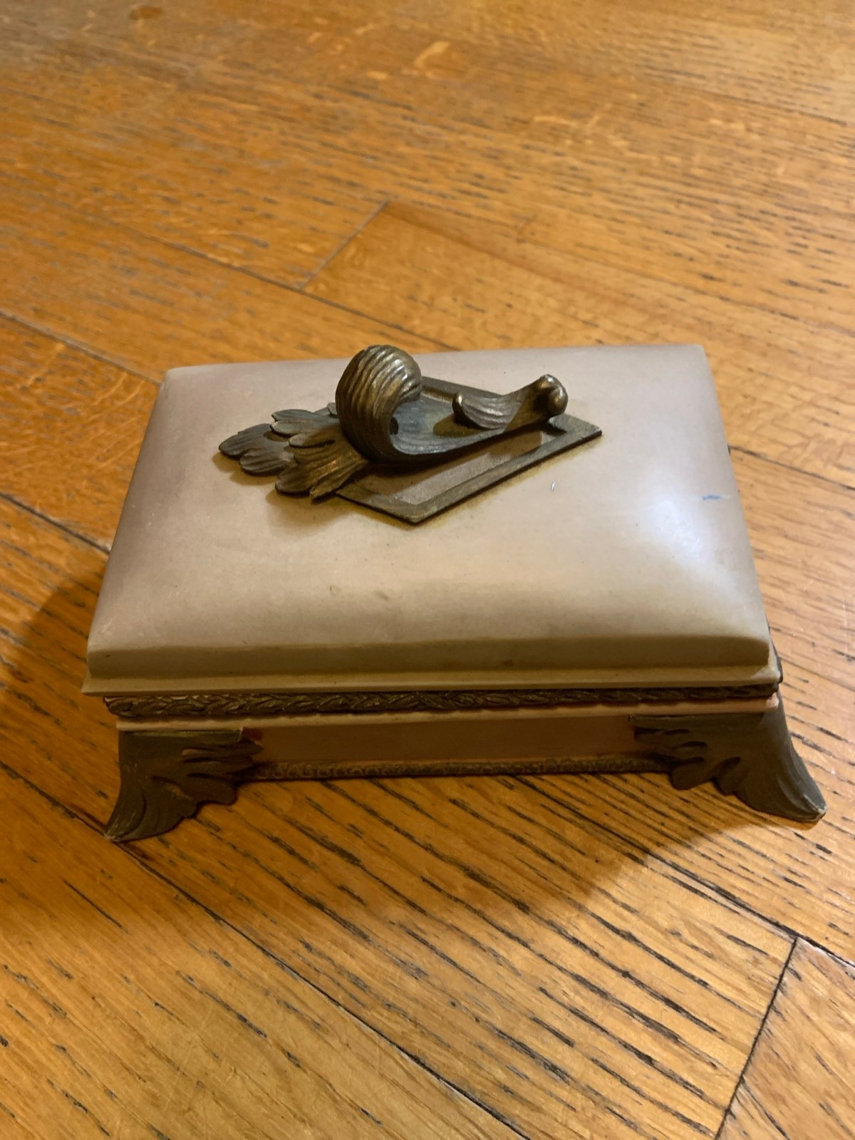 Vintage footed box (B)