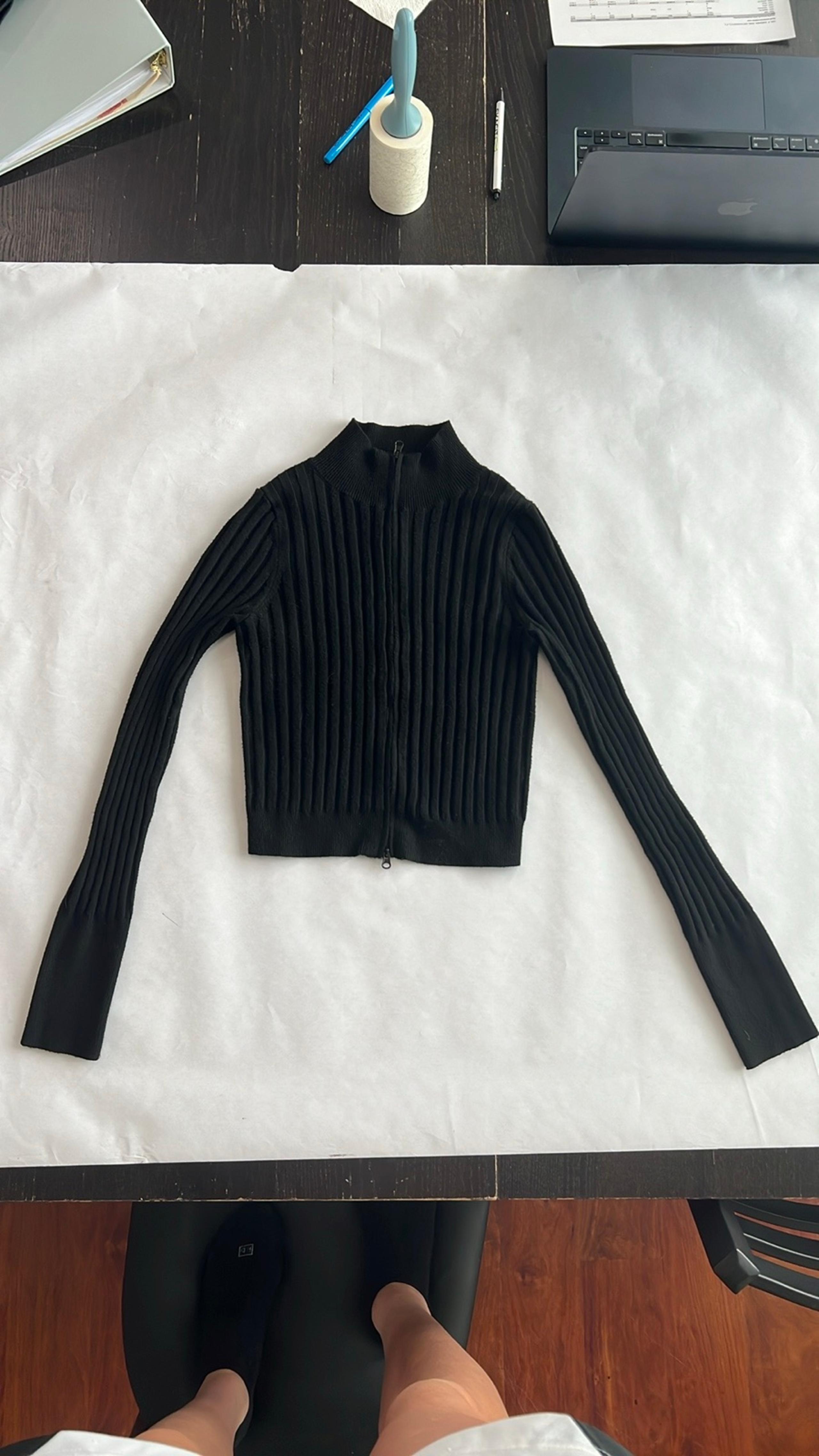 Black long sleeve crop top