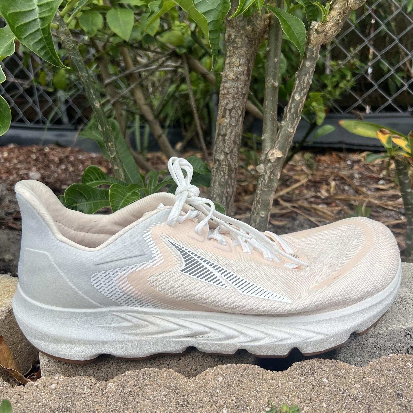 EUC ALTRA Men's Provision 6 Road Running Shoes, Sand 11 US