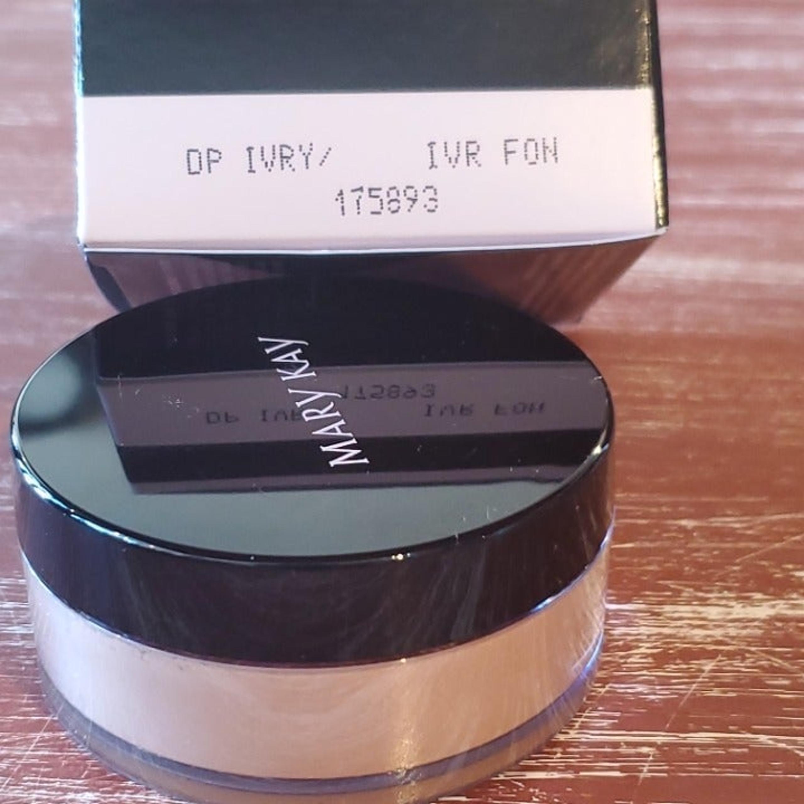 Deep Ivory Silky Setting Powder - Mary Kay - NIB