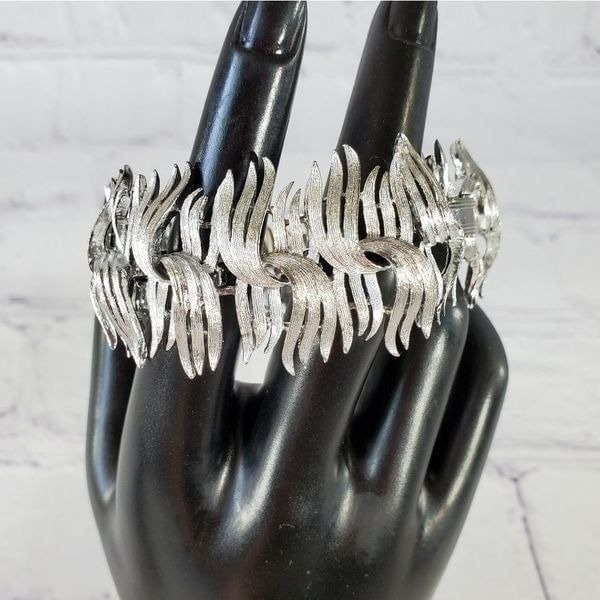 ️Vintage Lisner Silver Toned Bracelet