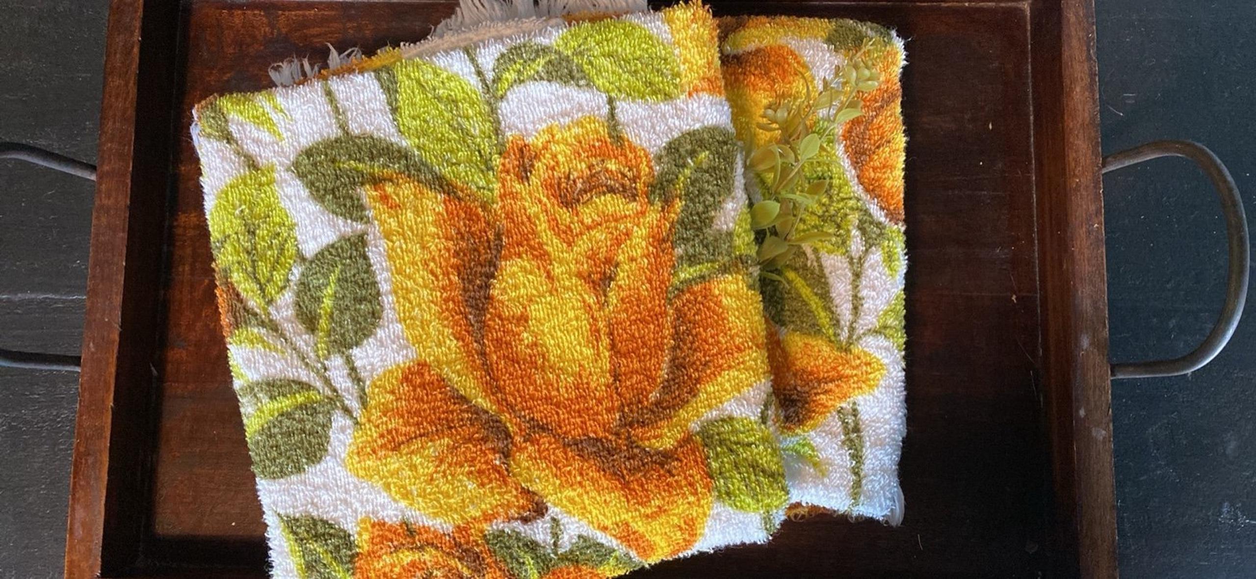 Vintage TROPHY BY CANNON MILLS FRINGED YELLOW ROSE COTTON BATH TOWELS SET OF 2