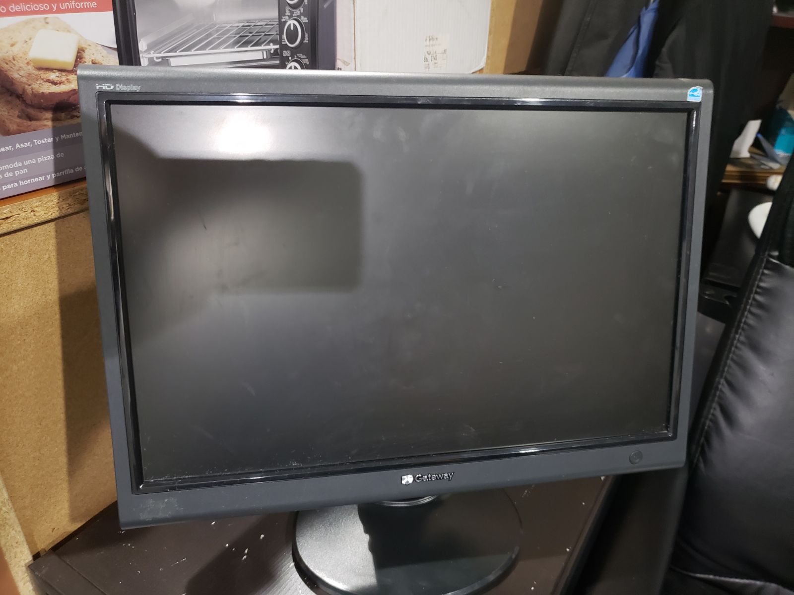Monitor 19 by 12