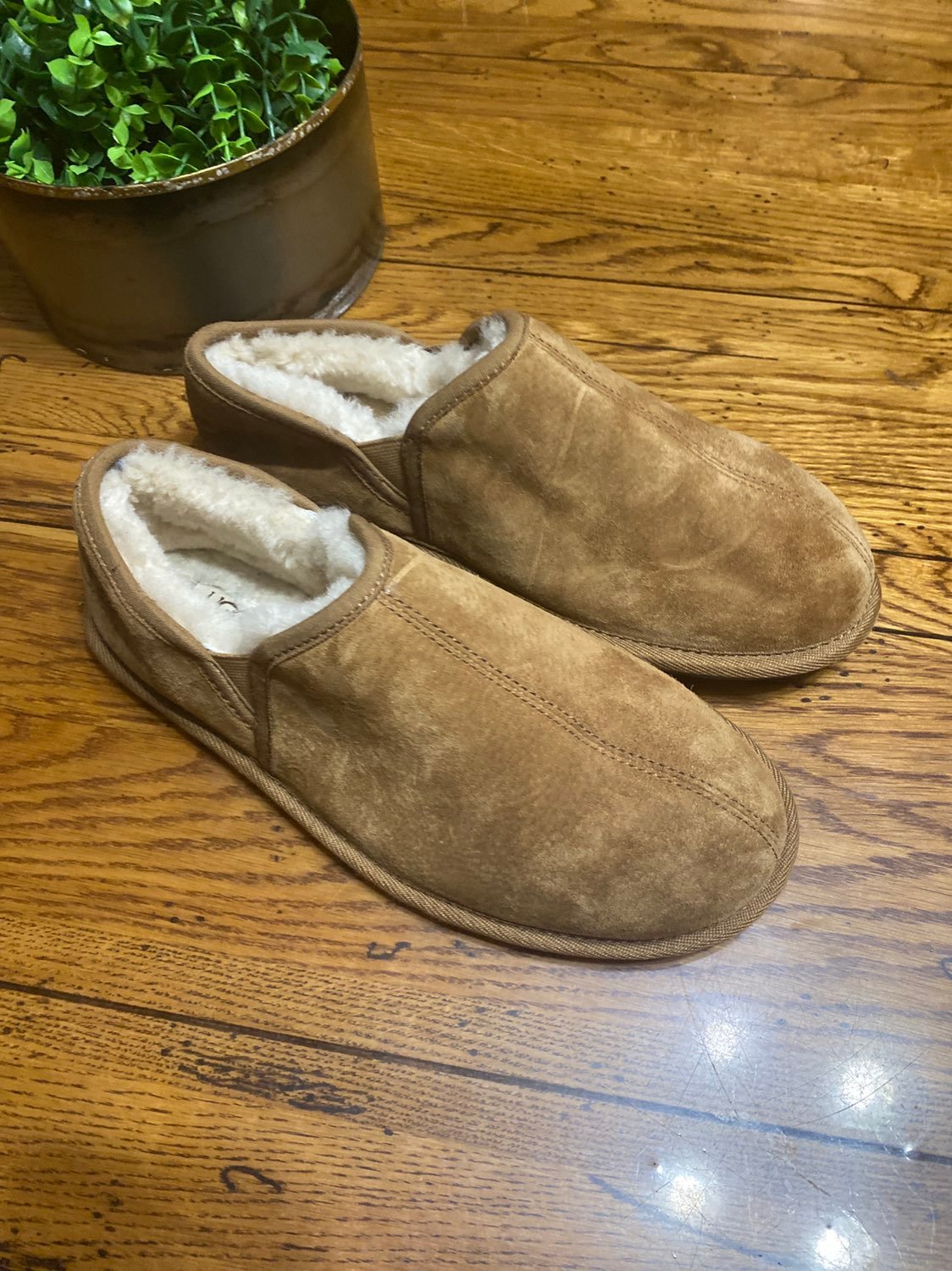 Men UGG sz 9 Scuff Romeo II Suede Slipper 1113630 Chestnut 100% Authentic. Sli