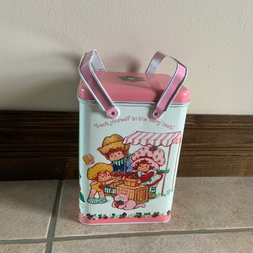 VINTAGE 1982 STRAWBERRY SHORTCAKE TIN
