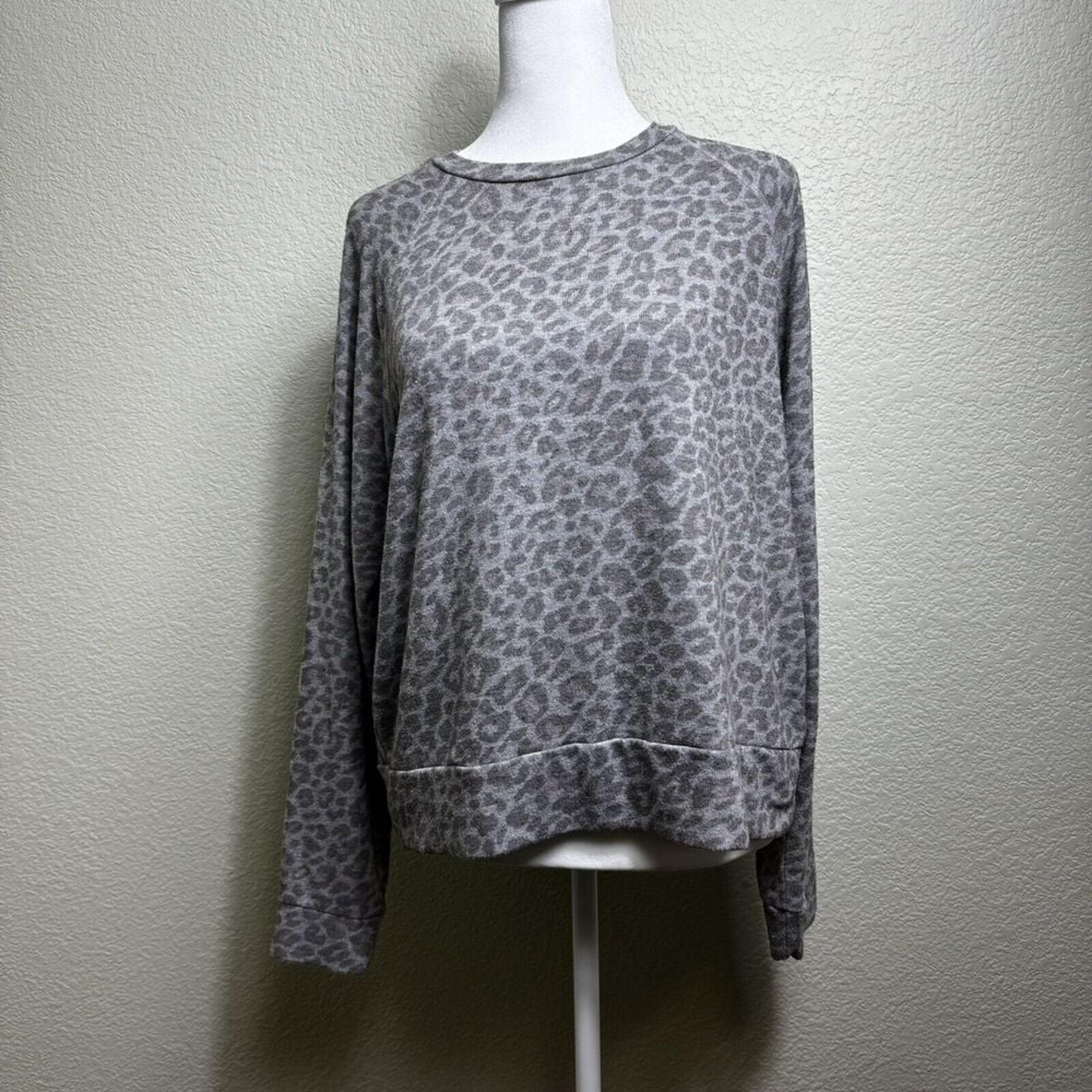 Beyond Yoga Women's Sz M Gray Leopard Raglan Crew Neck Light Sweatshirt Soft