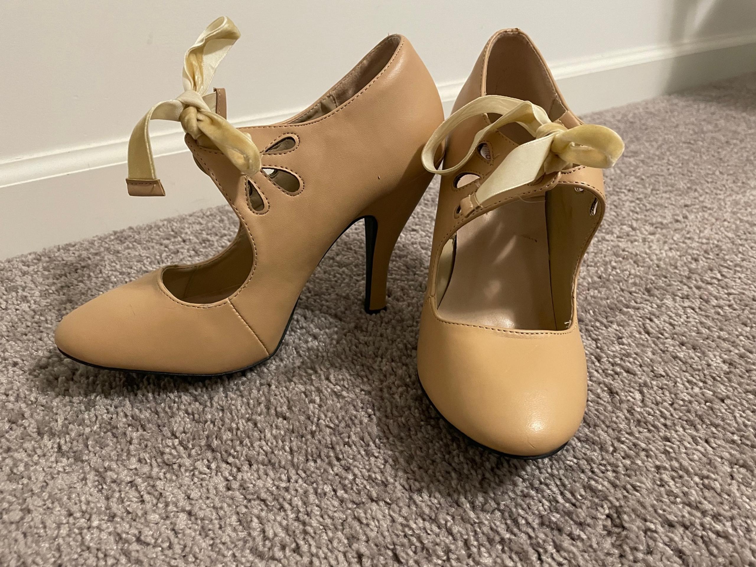 Dolce by Mojo Moxy ballet style heels size 9.5 snug fit FREESHIPPING