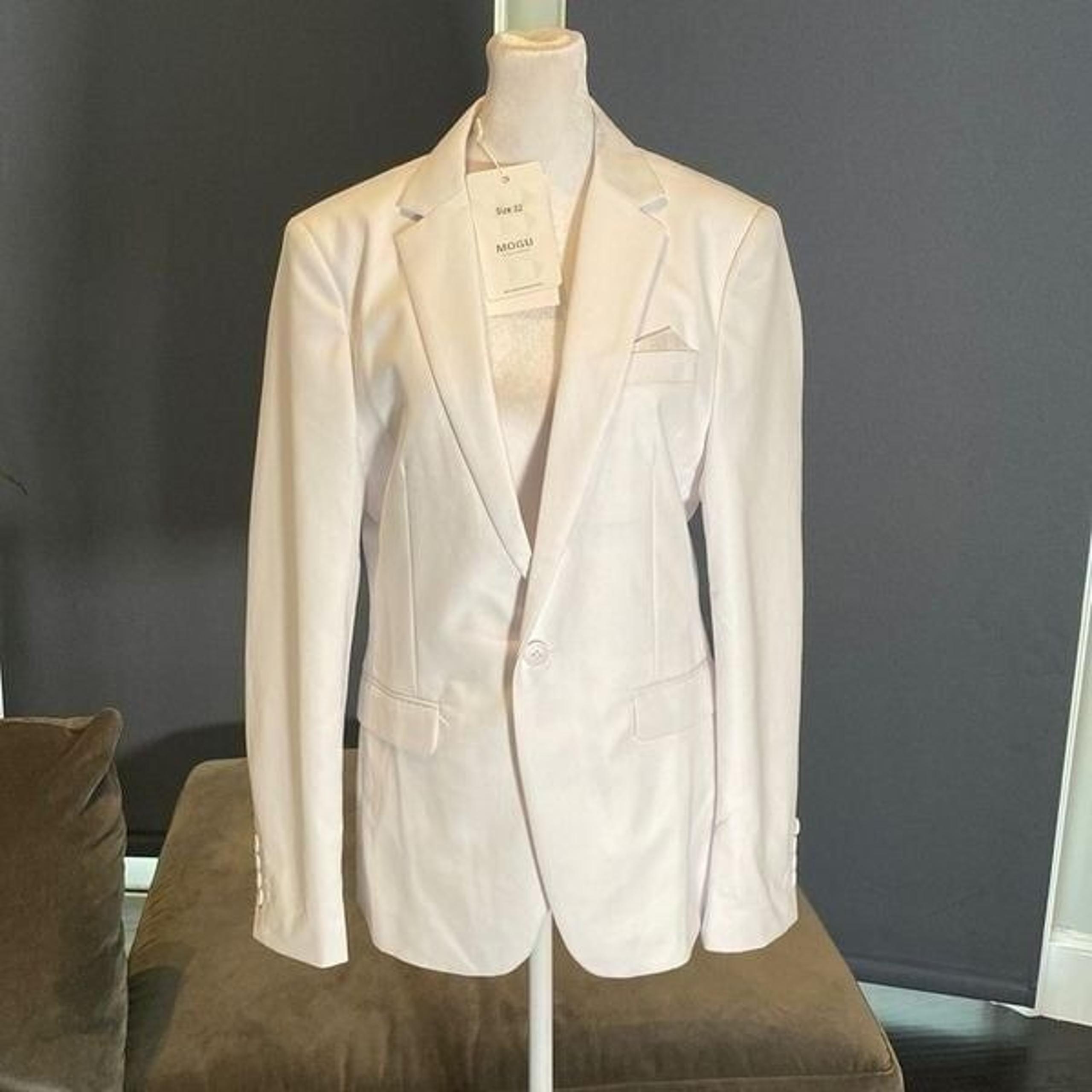 Men’s Mogu White 2 Piece Slim Fit Suit Notched Lapel Size 32 Jacket 31 Pants NWT